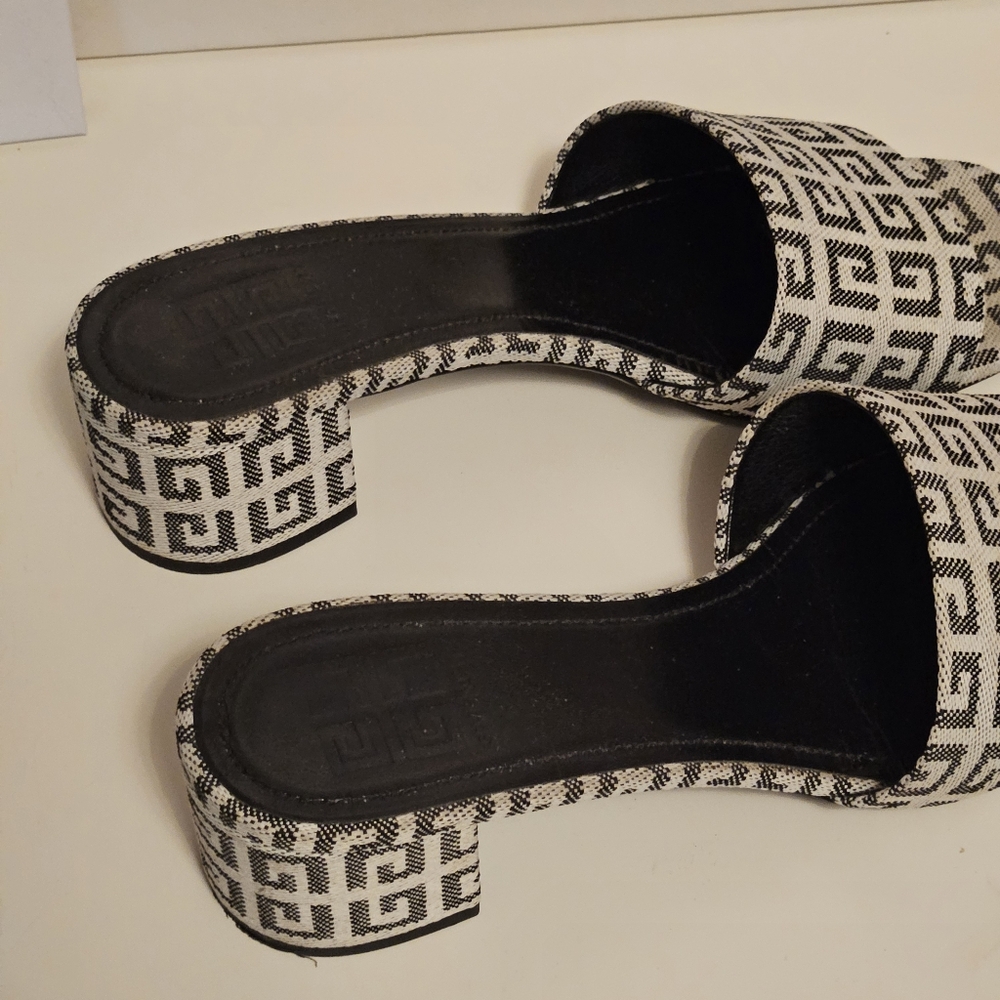Givenchy Monogram Women's Heel Sandals - Picture 5 of 7